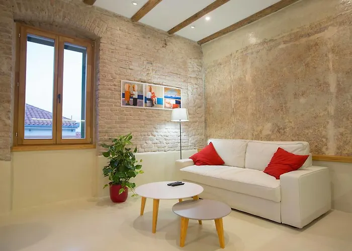 Apartment Traces Split